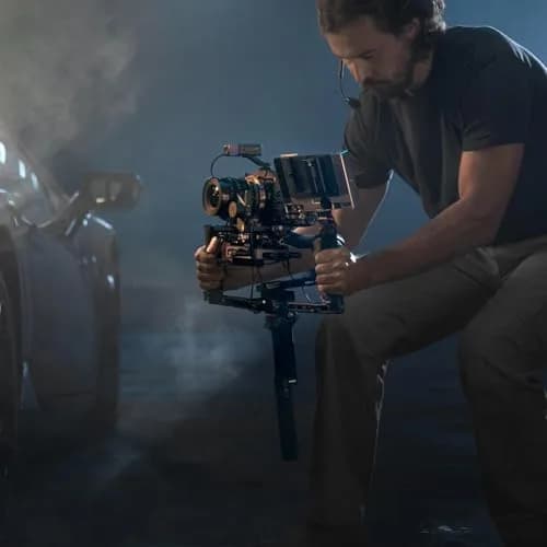 DJI RS 4 Pro Combo Gimbal Stabilizer for DSLR & Cinema Cameras | 4.5kg Payload, Vertical & Horizontal Shooting thumbnail 7