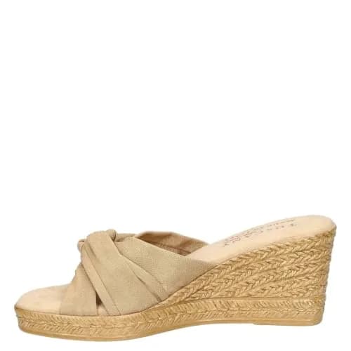 Easy Street Tuscany Women's Ghita | 2.5 inch Italian Wedge, Stretch Crepe, Padded Insole thumbnail 4