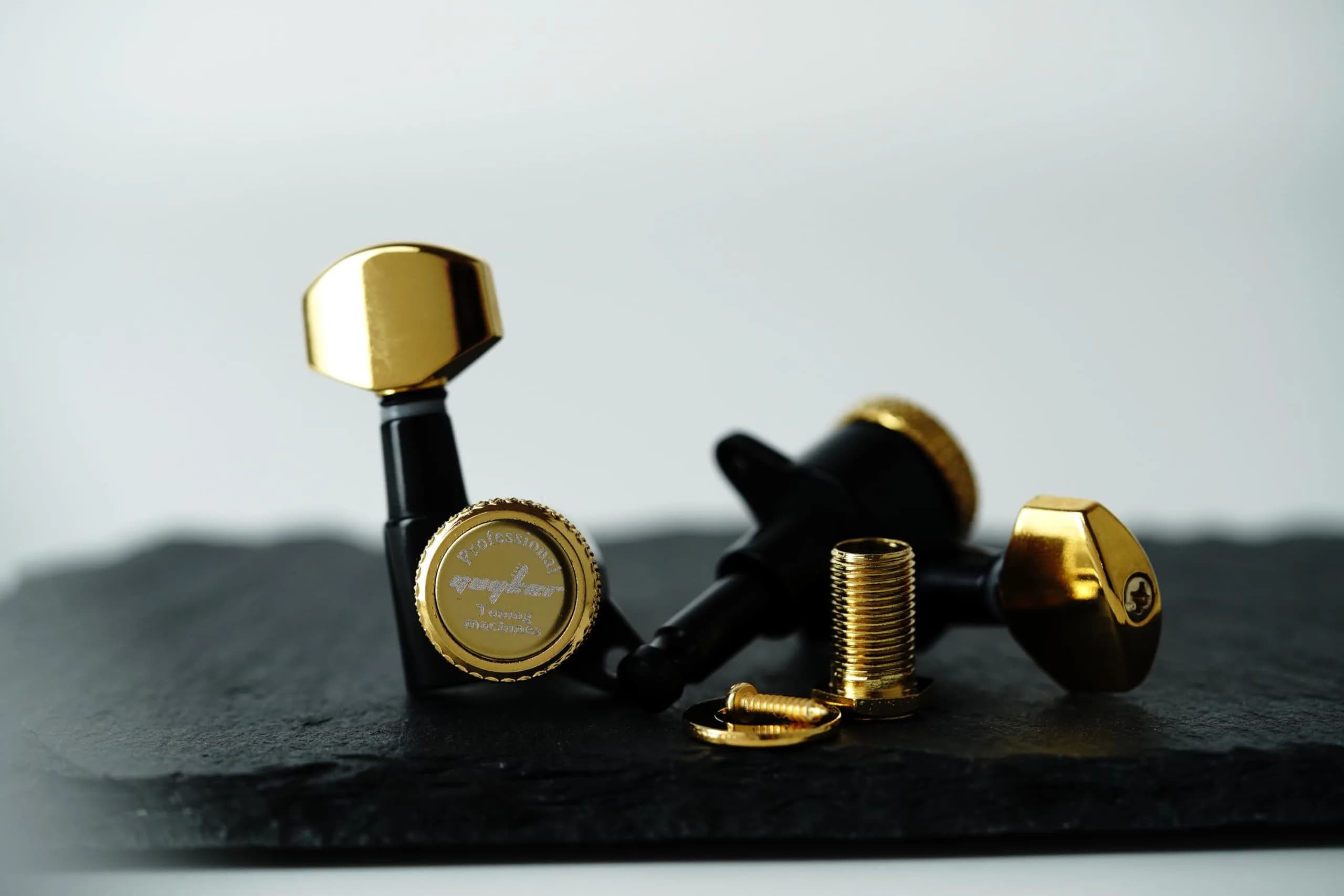 Guyker Guitar Locking Tuners (3L+3R) - 1:18 Gear Ratio, Gold+Black | Precision Tuning for Electric & Acoustic Guitars - view 4