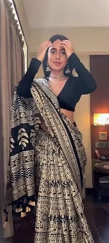 Ethnic Junction Women's Art Silk Kalamkari Print Saree with Blouse Piece, Black & Beige, 5.5m (18 ft) | Traditional Indian Wear thumbnail 2