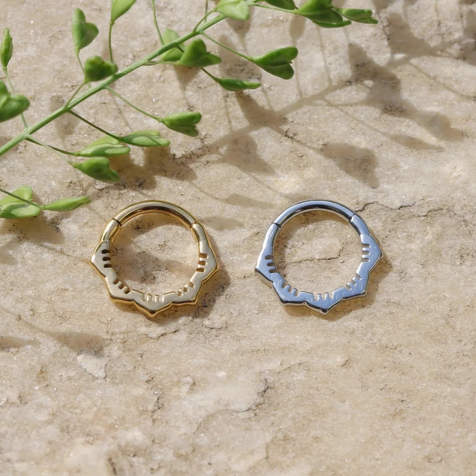 NONTAI 16G Flower Septum Ring 10mm Inner Diameter | Hinged Clicker for Daith, Tragus, Cartilage - view 4