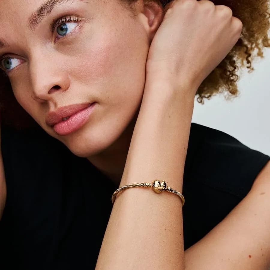 PANDORA Moments Engravable Heart Clasp Snake Chain Bracelet, 6.7" | Heart-shaped Clasp & 14k Gold Plated thumbnail 3