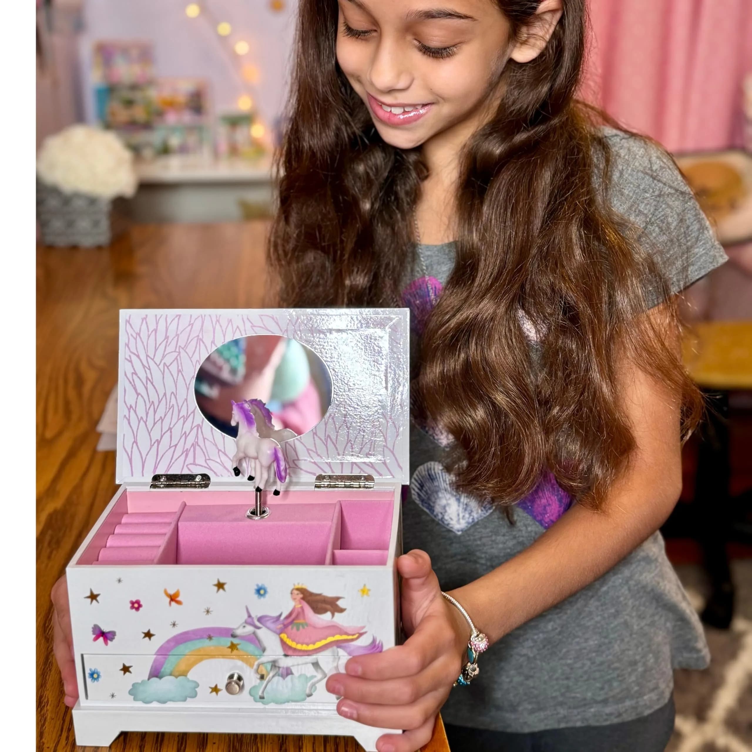 ABI + OLIE Kids Musical Jewelry Box for Girls 8-12 - Princess Castle Unicorn Theme with Charm Bracelets & Necklace, 18.5cm x 11.4cm x 10.9cm - view 8