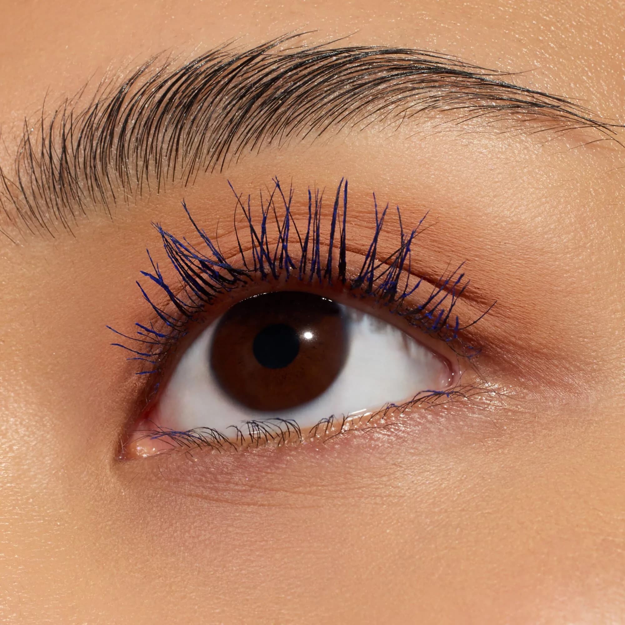 Essence Cosmetics I Love Extreme Blue Crazy Volume Mascara | Ultra-Blue, High-Impact Color & No Clumps - view 2