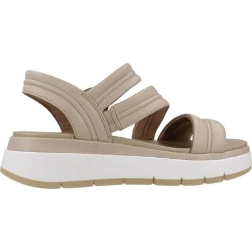 Clarks Women's Modern Sandal, Sand Leather, 8 | Breathable Leather & Classic Look thumbnail 4