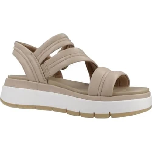 Clarks Women's Modern Sandal, Sand Leather, 8 | Breathable Leather & Classic Look thumbnail 5
