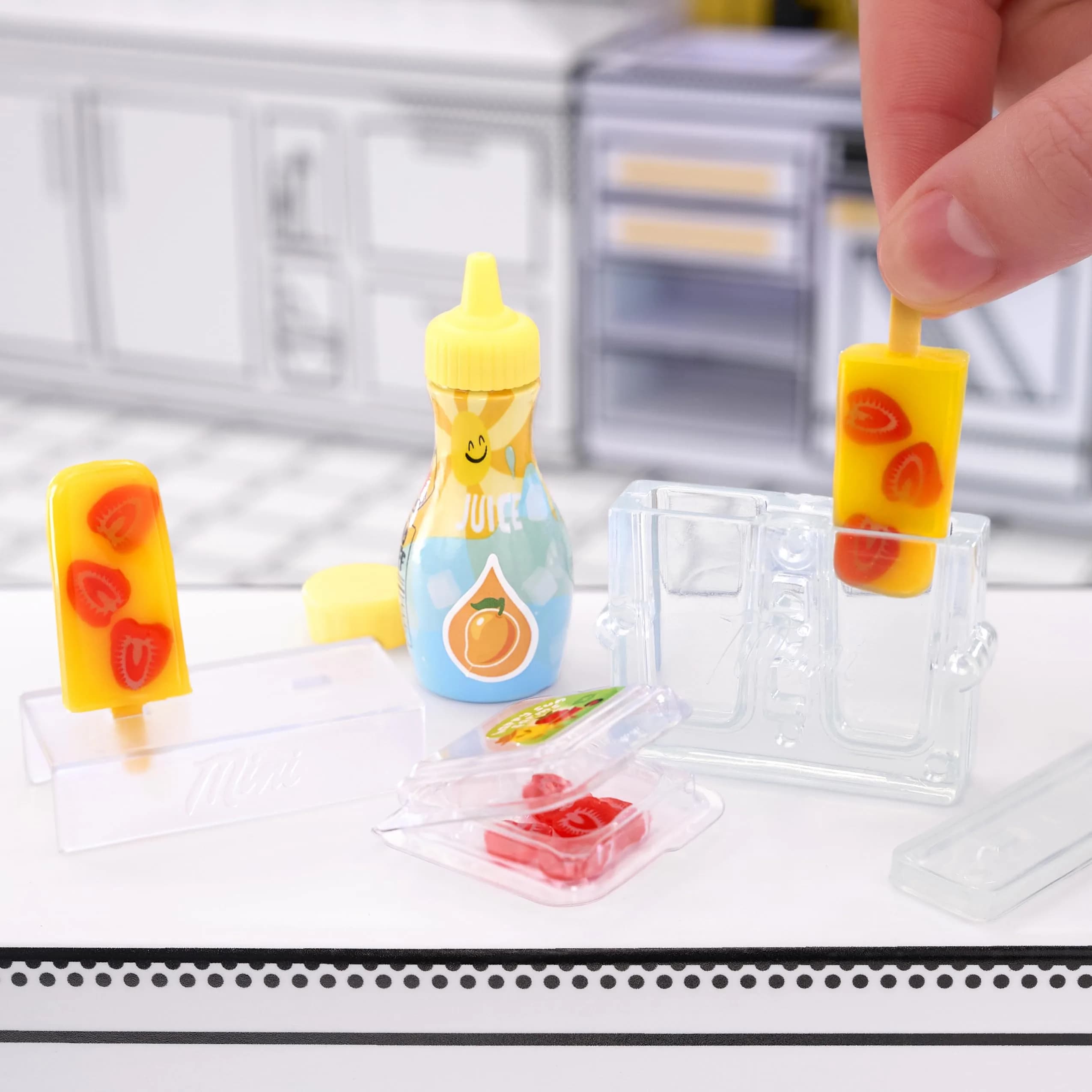 MGA's Miniverse Make It Mini Food Cafe Series 3 Blind Packaging DIY Resin Play Collectible | 1 Unit - view 5