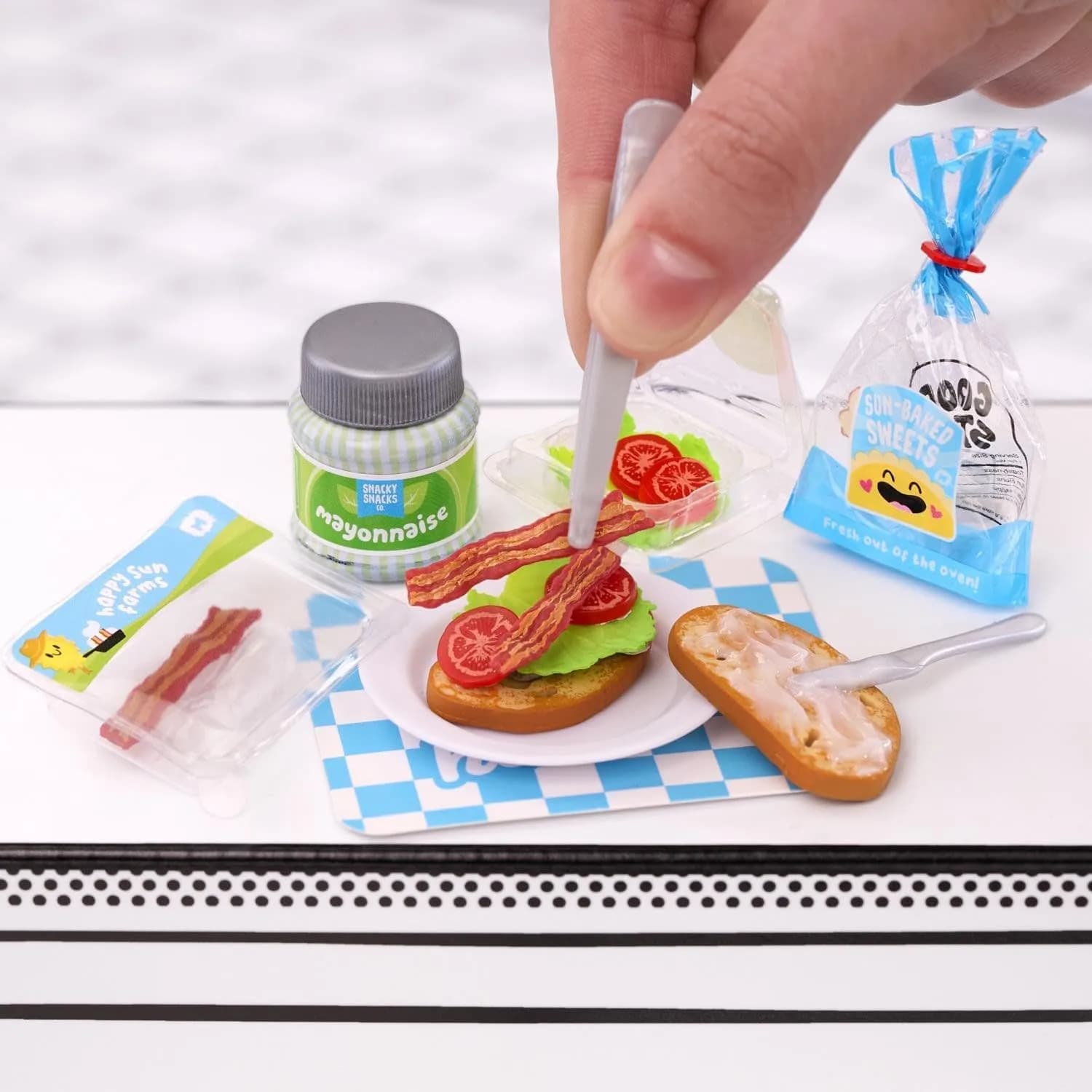 MGA's Miniverse Make It Mini Food Cafe Series 3 Blind Packaging DIY Resin Play Collectible | 1 Unit - view 4