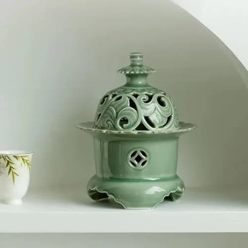 Hermit Life Three-Legged Incense Burner (Celadon), Porcelain Incense Holder with Lotus-Shaped Lid, Green | Song Dynasty Style thumbnail 7