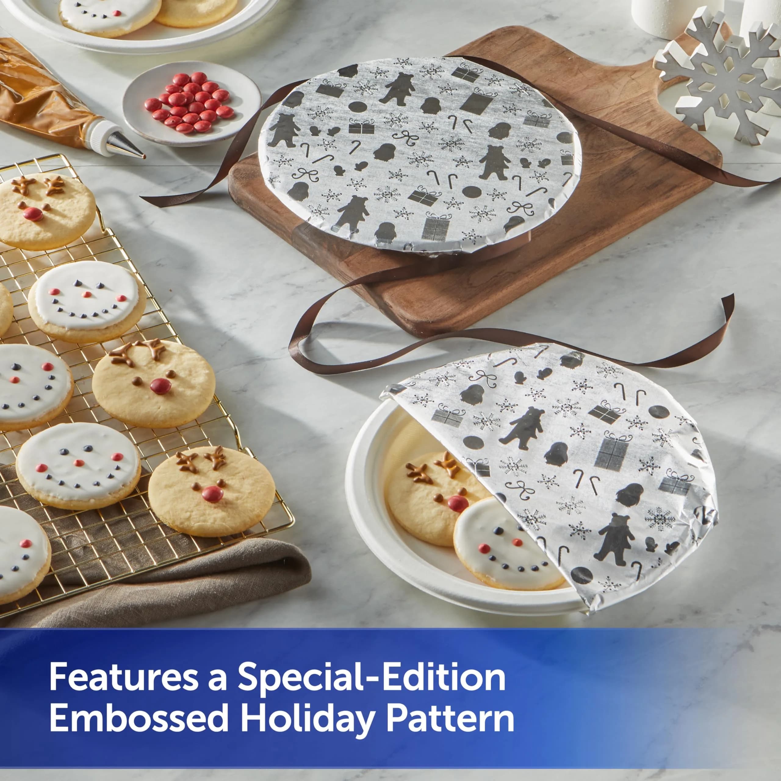 Reynolds Wrap Fun Foil Embossed Holiday Pattern Aluminum Foil Roll 25 Sq. Ft. (22.86 cm x 7.64 m) | Festive Food Gift Wrapping - view 2