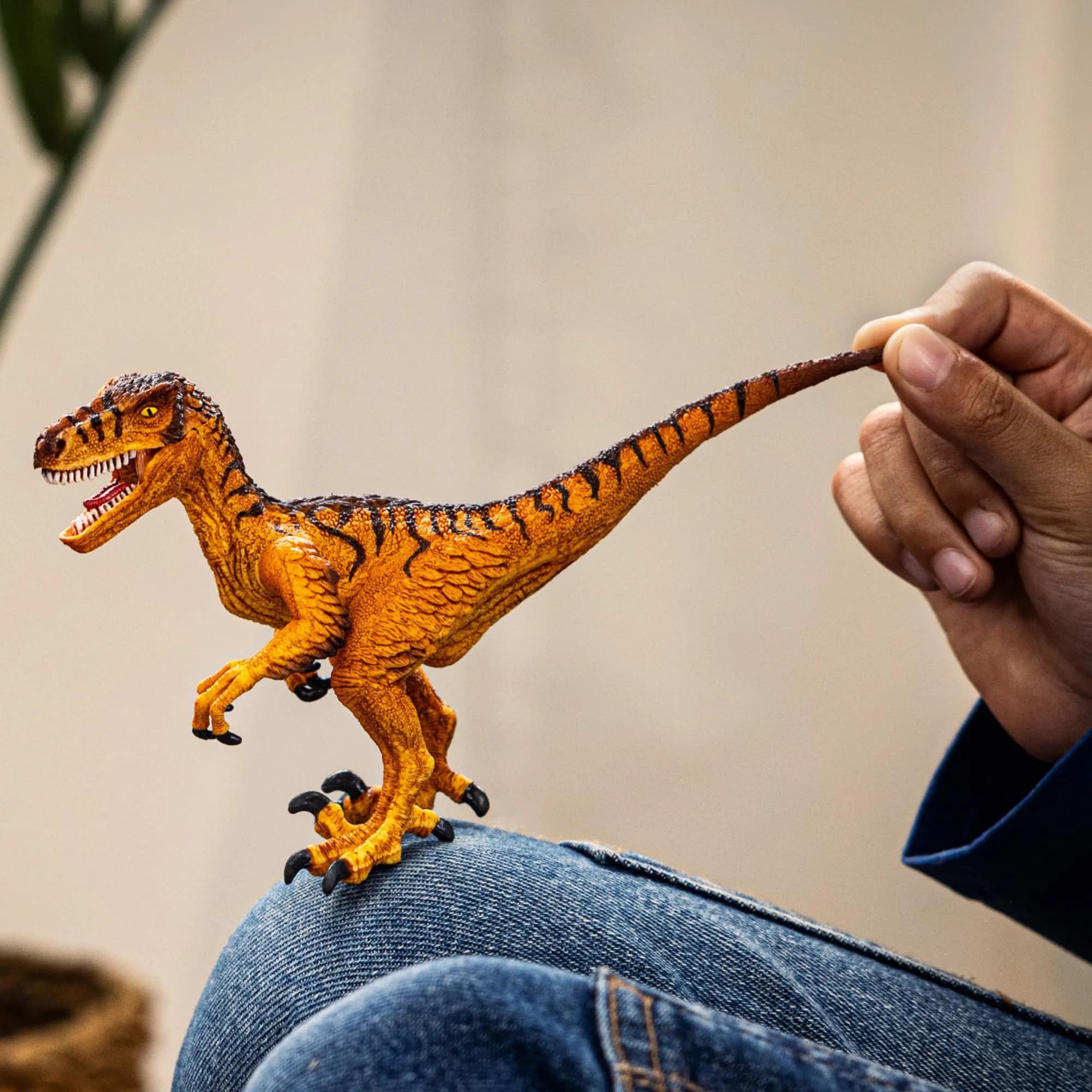 Schleich Velociraptor Toy Figurine 17.9 cm (7.08 inches) | Realistic Dinosaur Toy for Ages 4+ - view 3