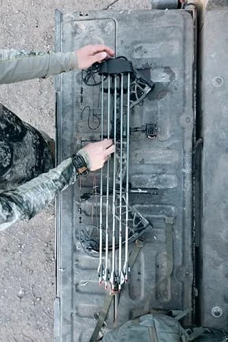 Bear Archery Legit MAXX RTH Compound Bow 30" | Adjustable 10-70lb, Ready-to-Hunt, Black thumbnail 7