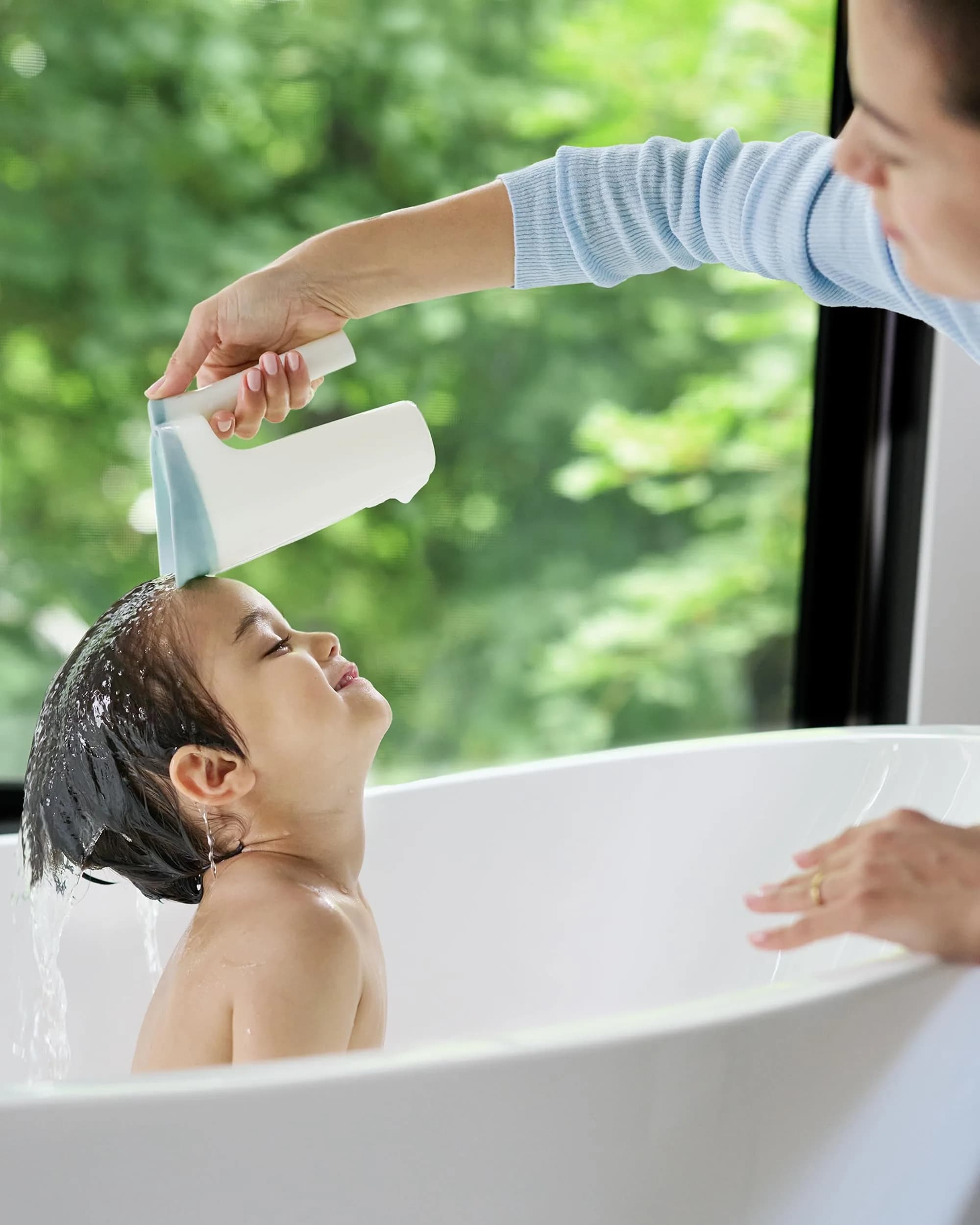 Skip Hop Wave Waterfall Bath Rinser Cup White | Gentle Pour for Tear-Free Rinsing - view 2