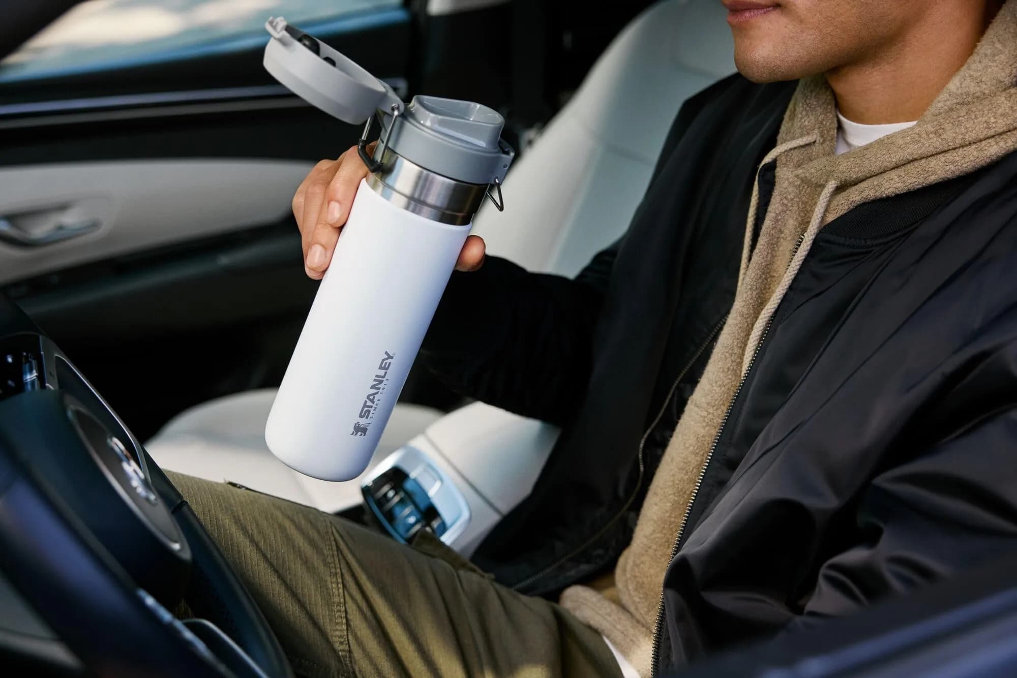 STANLEY Quick Flip GO Bottle 710ml (24 oz) | Insulated Stainless Steel for Hot & Cold Drinks - view 2