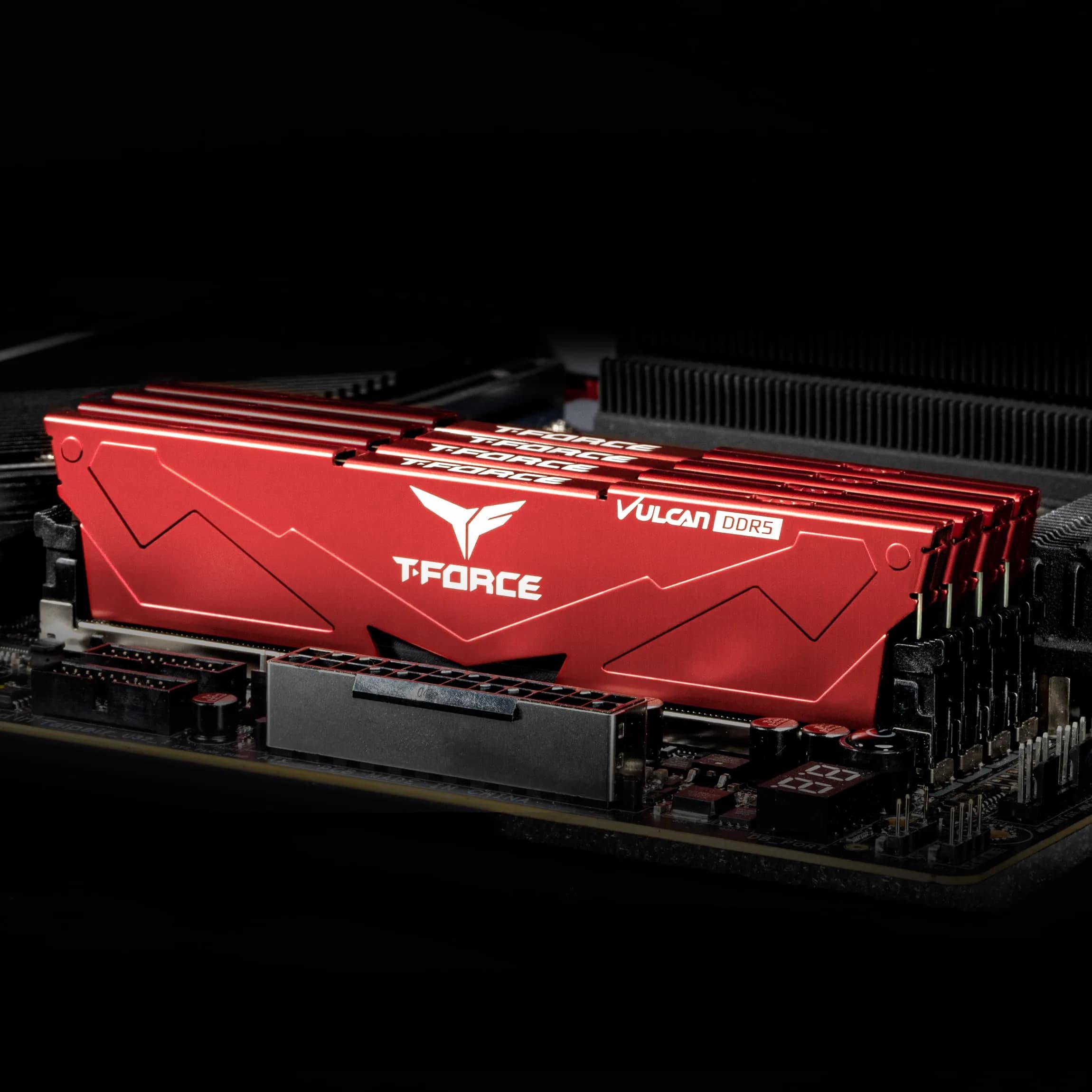 TEAMGROUP T-Force Vulcan DDR5 32GB (2x16GB) 6000MHz CL38 Red | High-Speed Desktop Memory Module - view 7