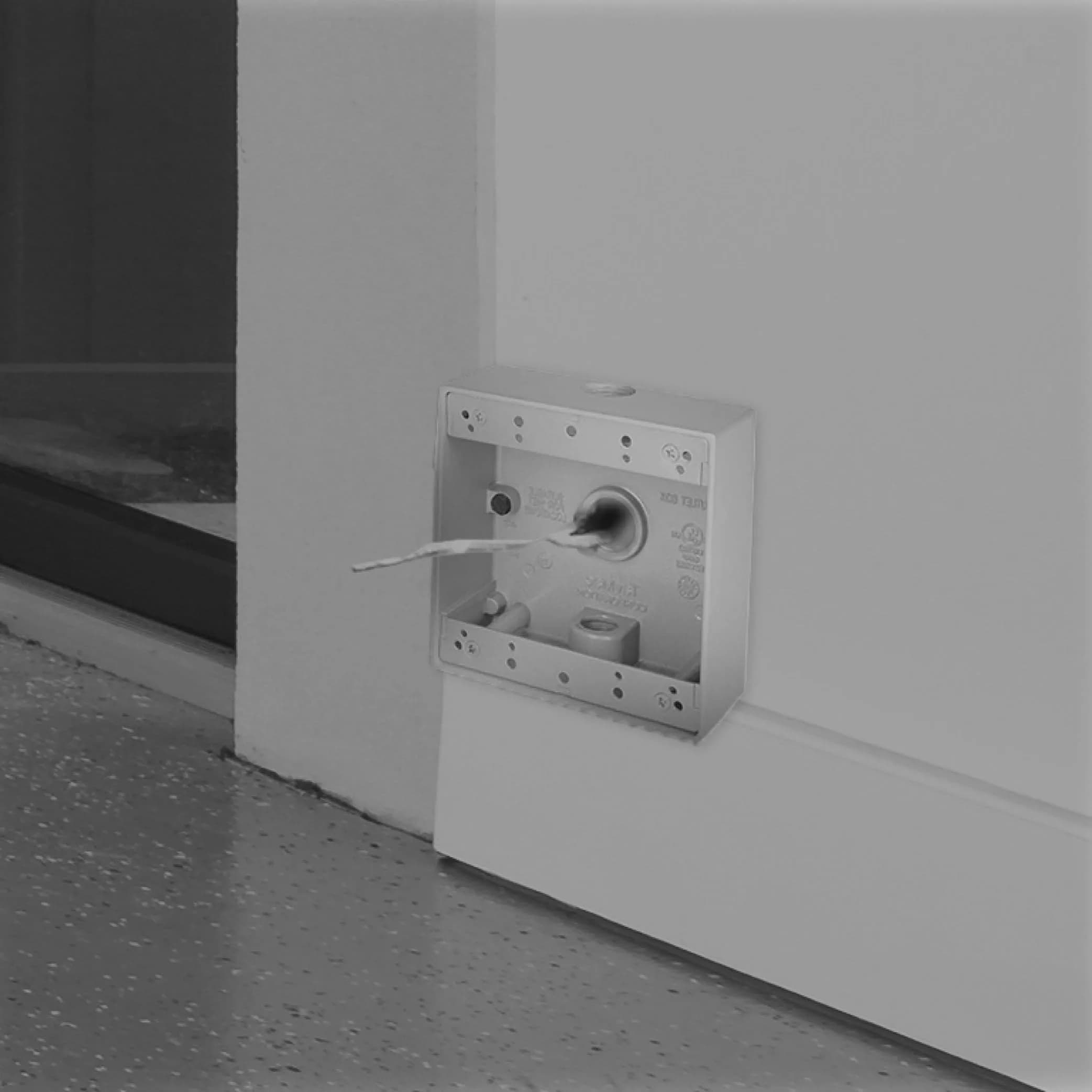 TayMac DB375WH 2-Gang Weatherproof Box 3/4-Inch Outlets White 9-Pack | NEMA Compliant Die Cast Metal - view 2