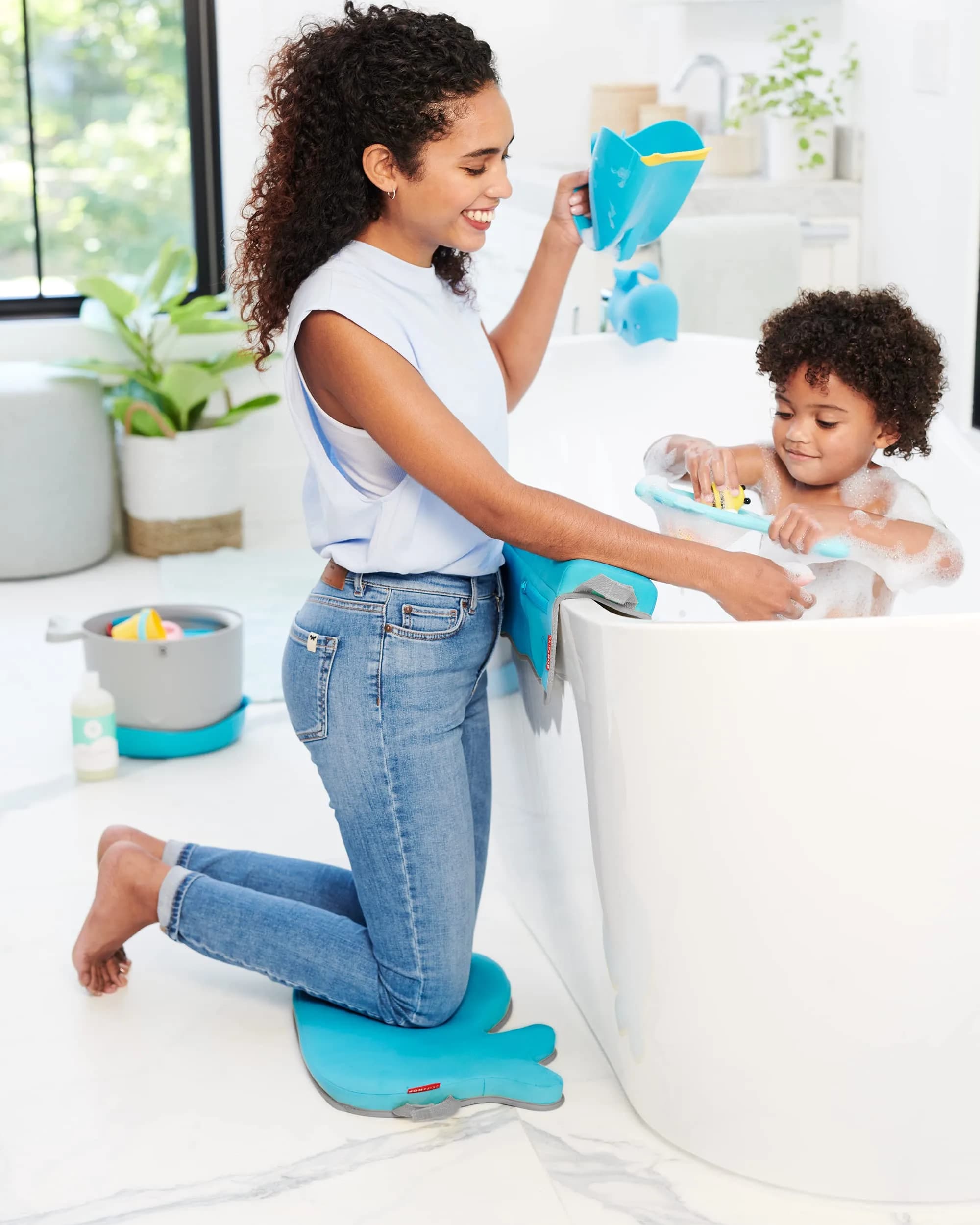 Skip Hop MOBY Tear-Free Bath Rinse Cup Grey 710ml (24 fl oz) | Patented Waterfall Design - view 6