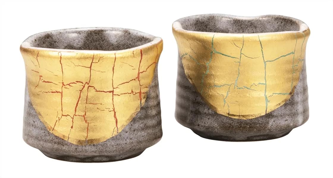九谷焼いわたや(Kutaniyakiiwataya) Kutani Yaki Wataya K9-1222 Set Cup with Gold Leaf Color | Traditional Japanese Porcelain