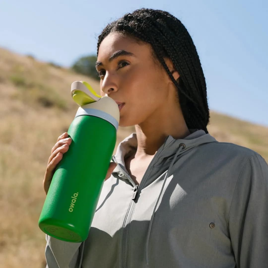 Owala FreeSip Stainless Steel Water Bottle 32 oz Putting Green | Insulated, Spill-Proof, USA-Sourced - view 6