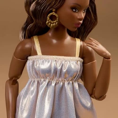 Barbie Basics Model Collector Doll 09 with Accessories, 33 cm (12.6 in) | Made to Move for Posing & Styling thumbnail 4