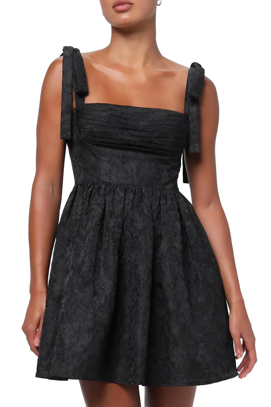 Lulus Sydney Women's Cocktail Mini Dress, Black, Extra Large | Flirty Floral Jacquard, Tailored Fit, 32–34 Inches — Black / Large