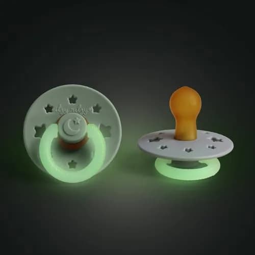 Itzy Ritzy Natural Rubber Pacifiers for 0-6 Mo | BPA-Free, Glow in Dark, Chic & Safe thumbnail 3