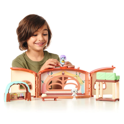 Bluey School Playset with Mates School Playset with 5 Figures - Chloe, The Terriers Amazon Exclusive