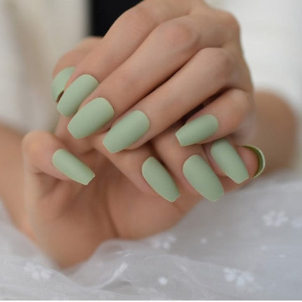 Maxbell Solid Color False Nails: Chic and Easy Nail Fashion for Women and Girls